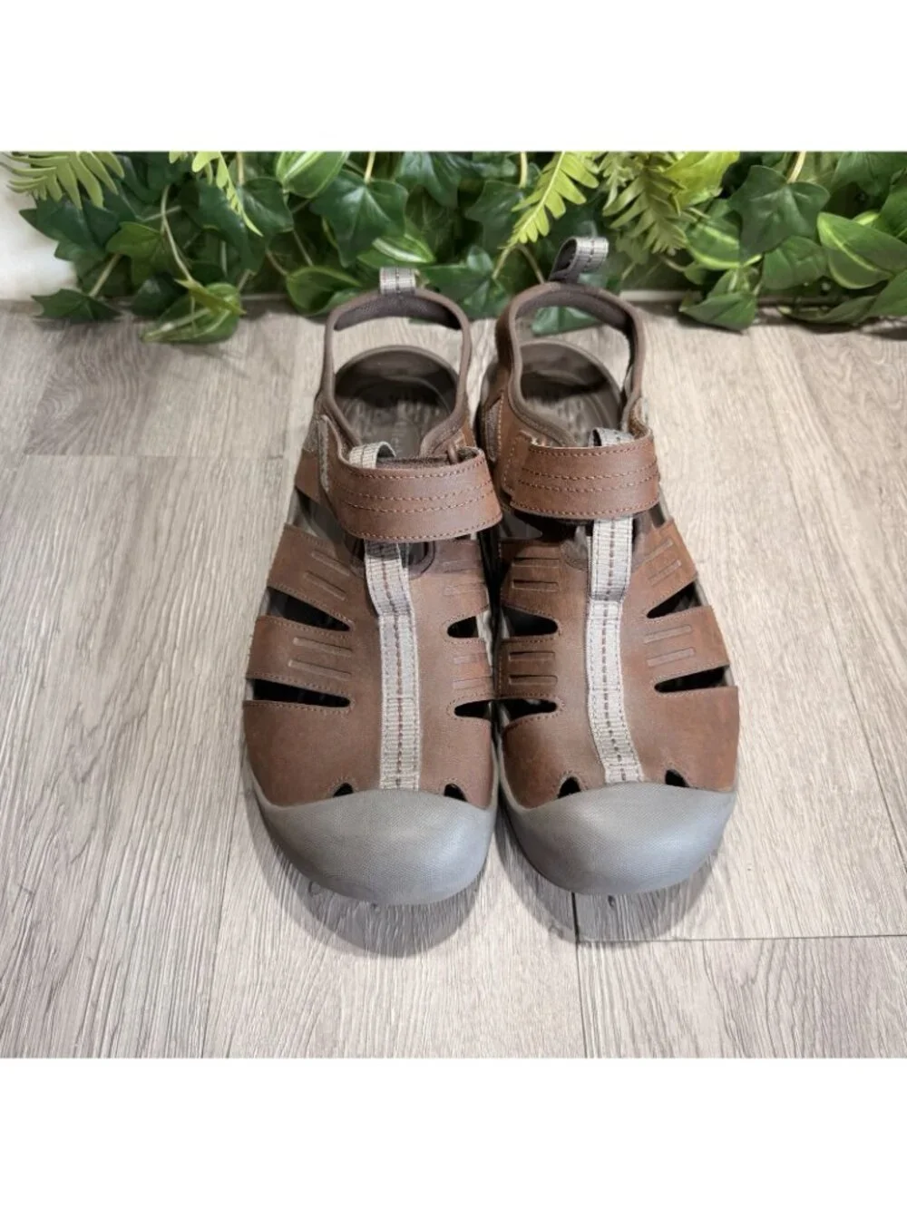 Crocs Yukon Fisherman Sandals Men’s size 12 brown gray rubber